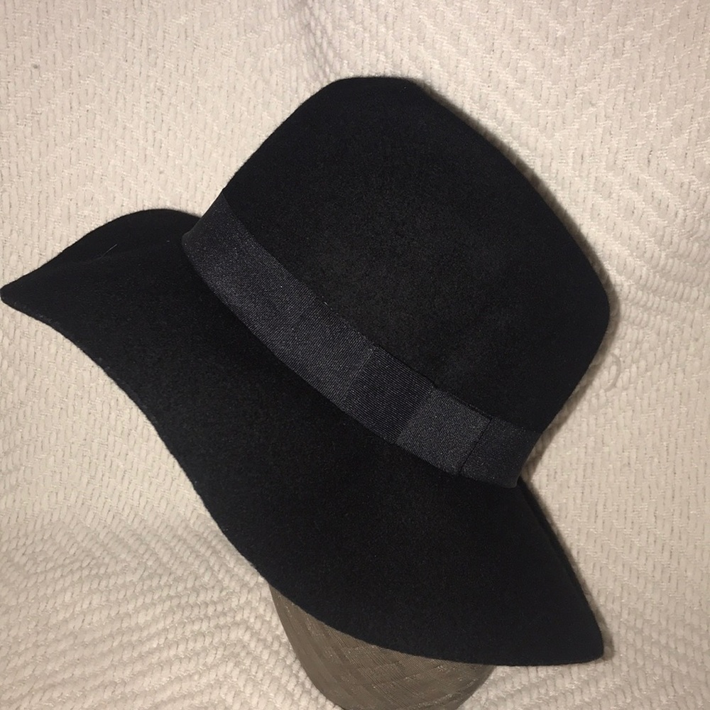 Kendall & Kylie Boho Floppy Hat in Black